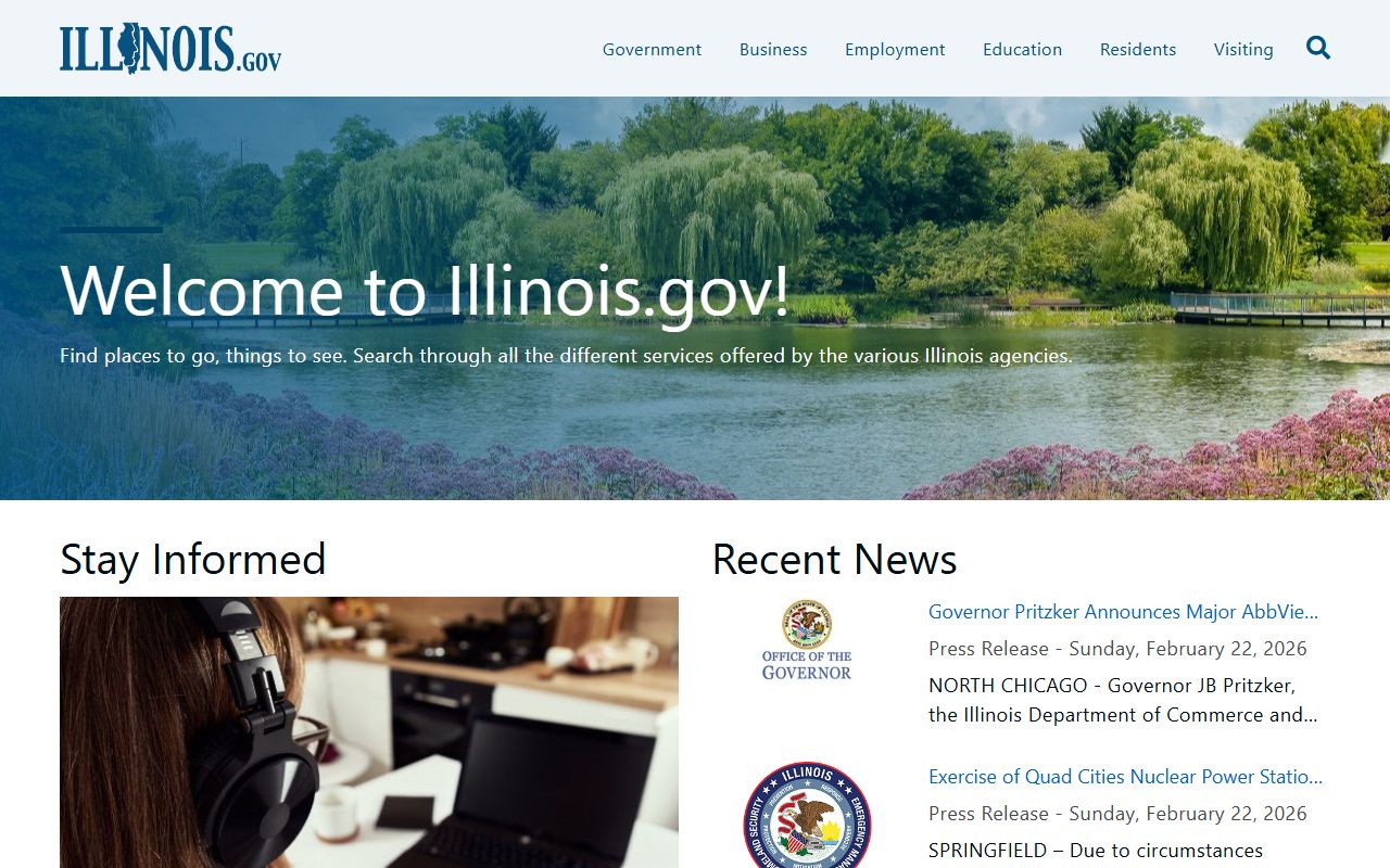 Illinois state government homepage linking to criminal court records and public services